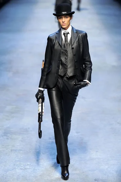 Look 10